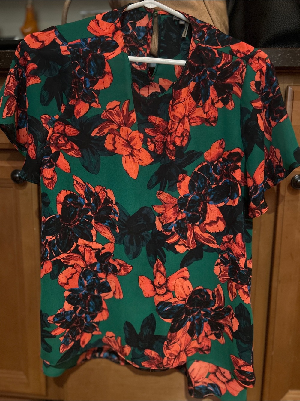 Women’s Beautiful Vince Camuto Floral Top Size Small